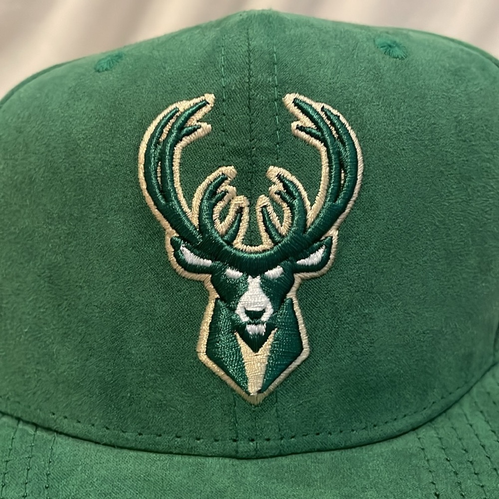 Milwaukee Bucks Mitchell & Ness Green Snapback Hat - Picture 6 of 6
